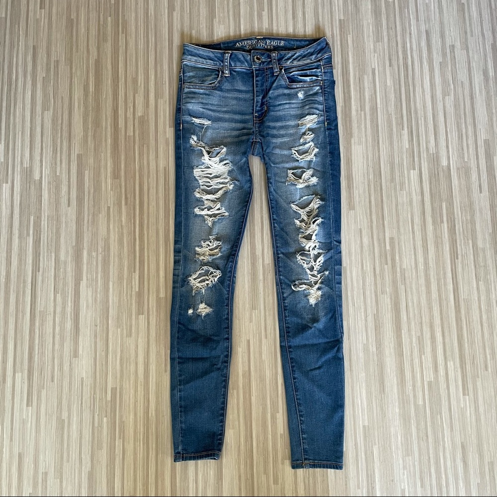 American Eagle distressed jeggings